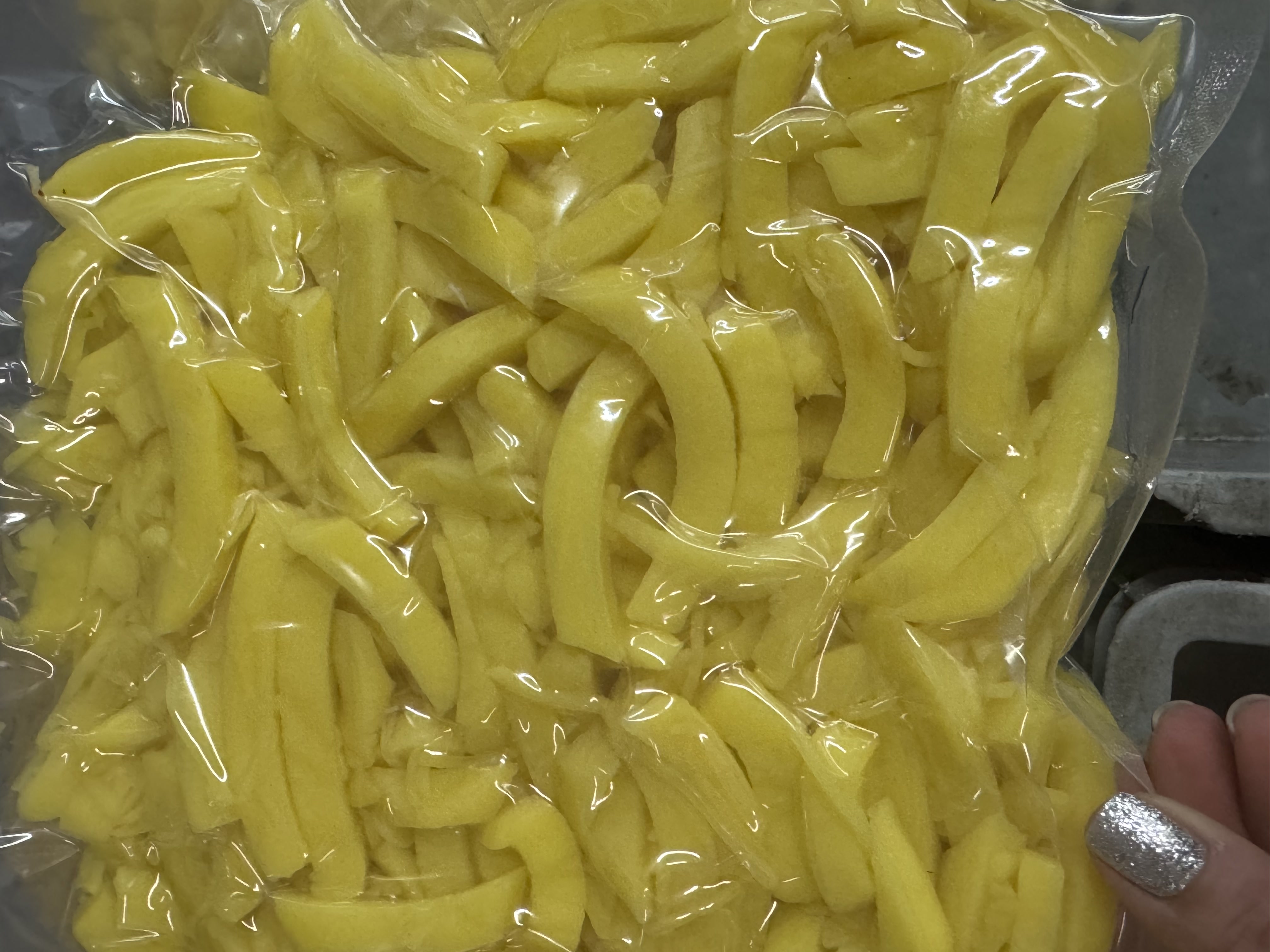 Фото «Родные поля»: kartofel batonchiki vakuum ruka